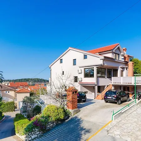Renata Apartment *